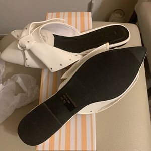 Wild Diva Lounge, White, size 10, adorb slip on’s